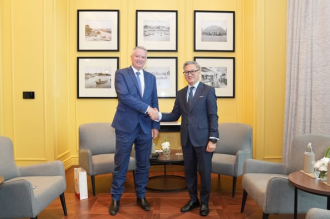  Laos, OECD Strengthen Ties at Regional Forum